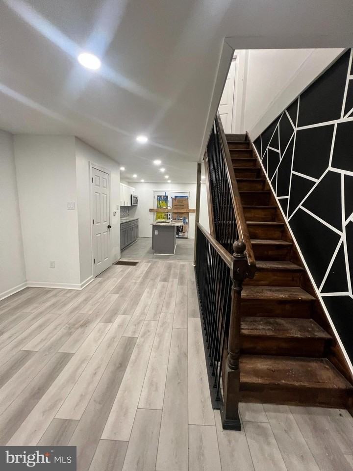2145 N Dover St - Photo 5 of 10