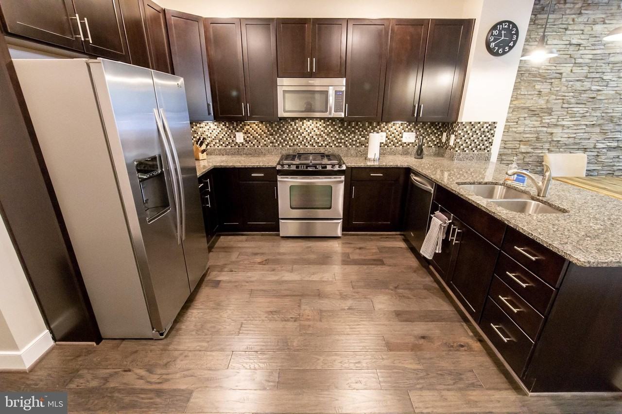 2203 Richmond Hwy #101 - Photo 2 of 43