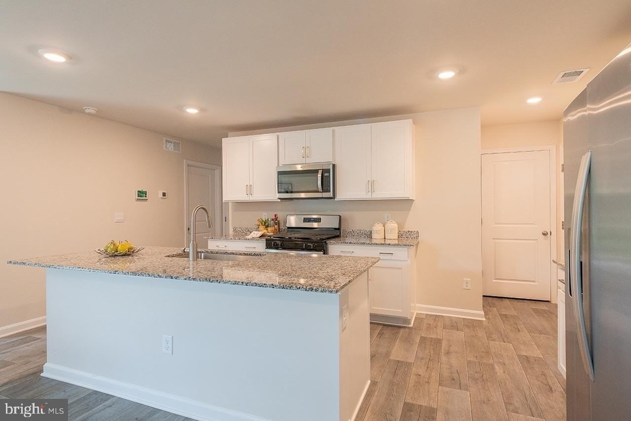 5213 Crooked Ln - Photo 4 of 35