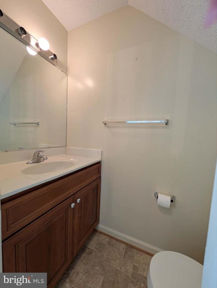 414 Surrey Club Ln - Photo 4 of 16
