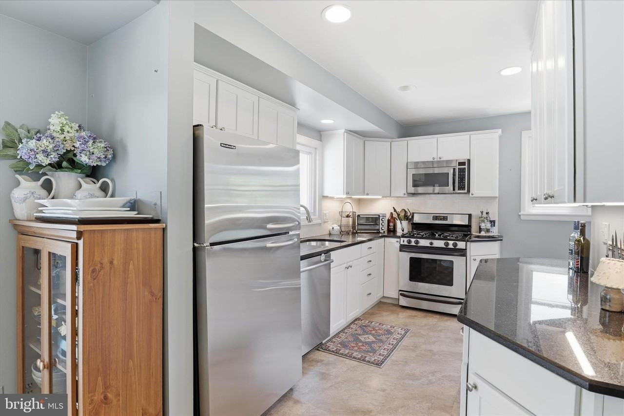 402 Walker St Sw - Photo 7 of 44