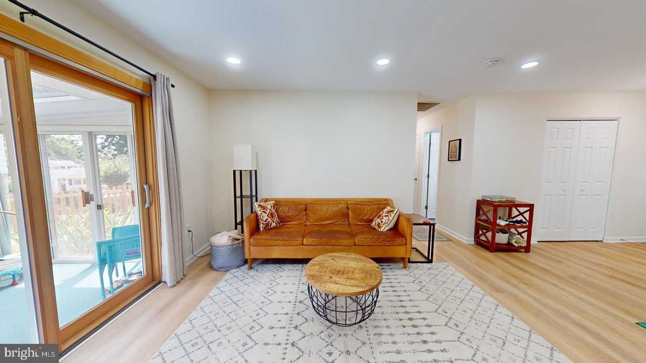 5810 Helmsdale Ln - Photo 7 of 45