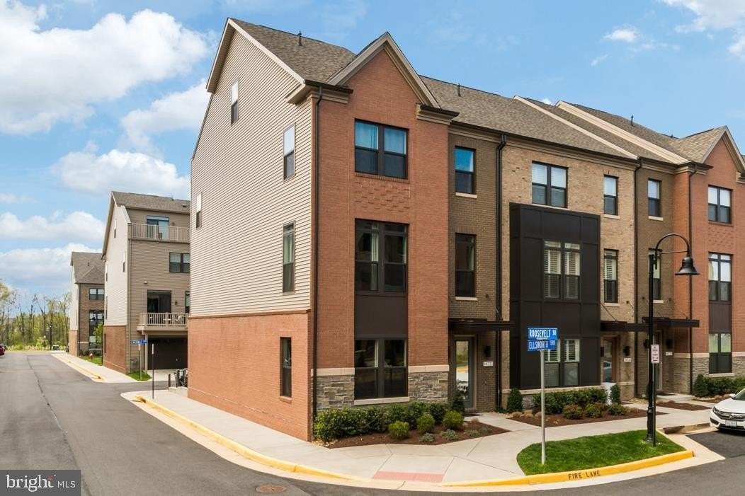 44721 Ellsworth Ter - Photo 2 of 50