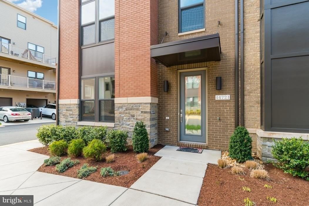 44721 Ellsworth Ter - Photo 3 of 50