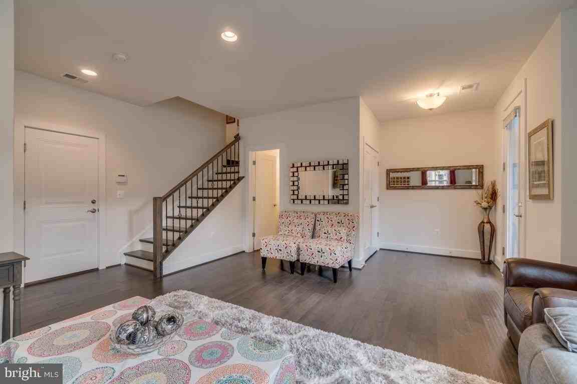 44721 Ellsworth Ter - Photo 4 of 50
