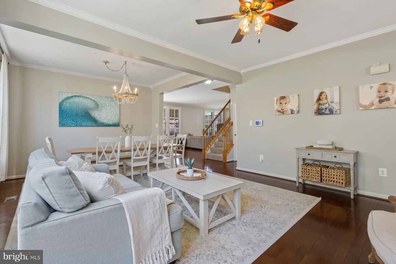4933 Breeze Way - Photo 4 of 43