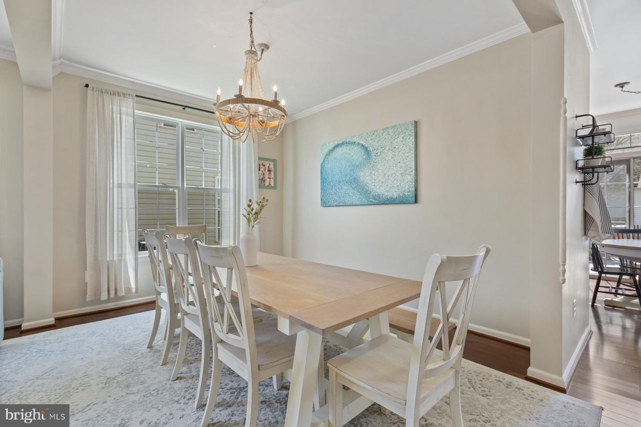 4933 Breeze Way - Photo 5 of 43