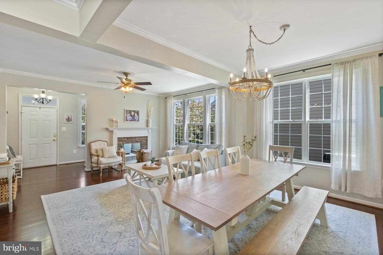 4933 Breeze Way - Photo 6 of 43