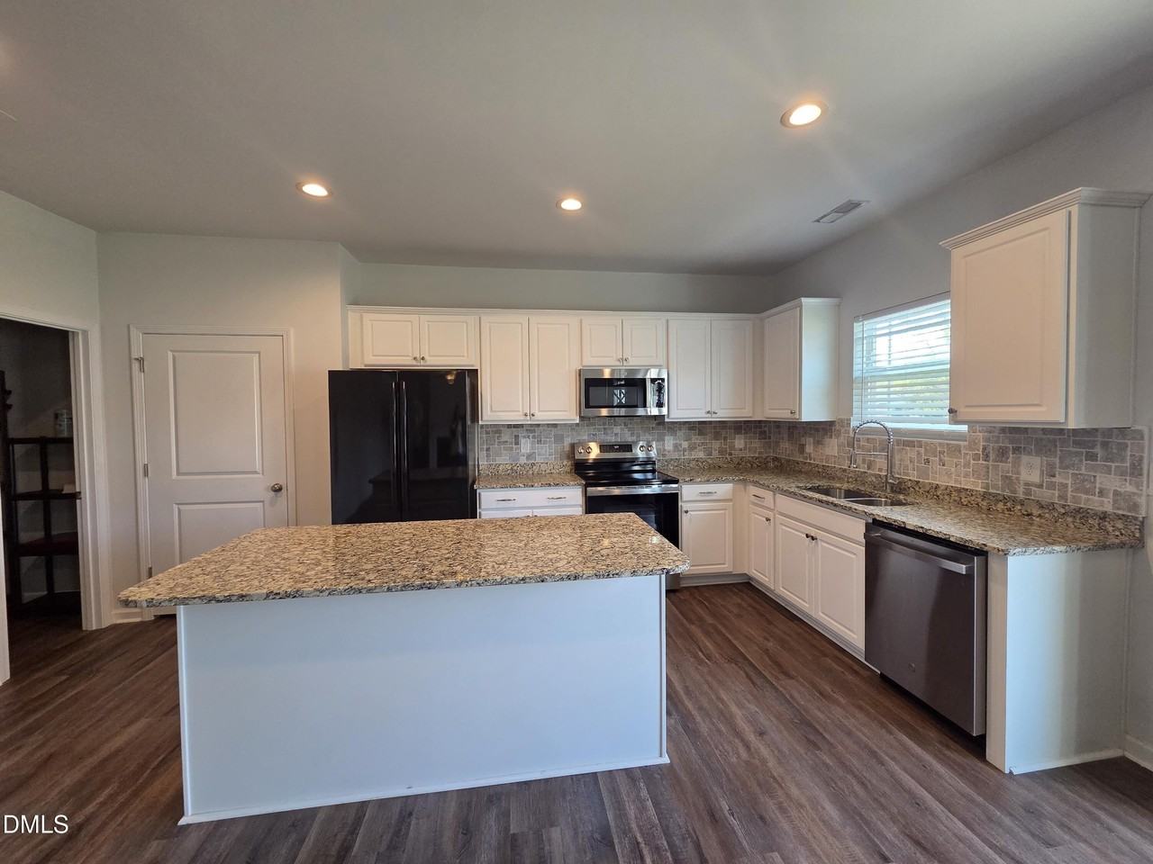 11 Forest Meadow Ct - Photo 2 of 33