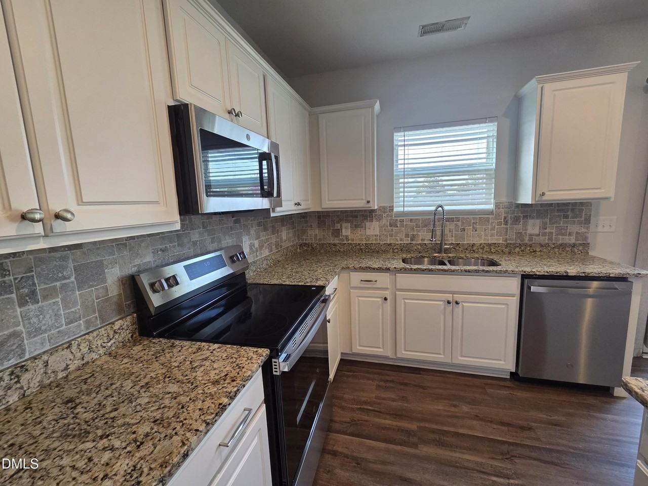 11 Forest Meadow Ct - Photo 7 of 33