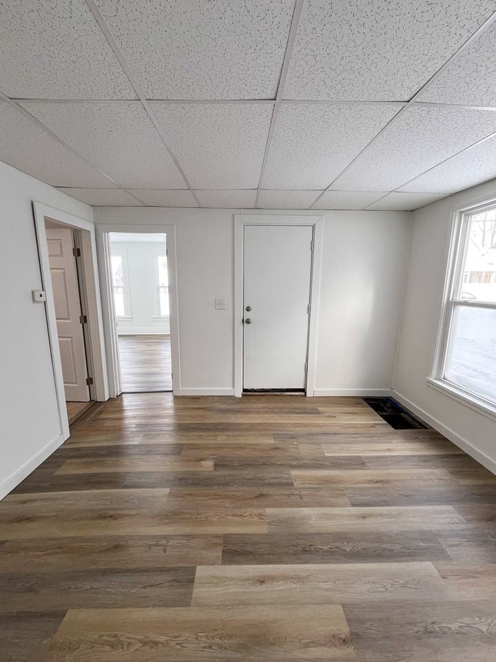 1019 Superior St Lowr #1 - Photo 2 of 19