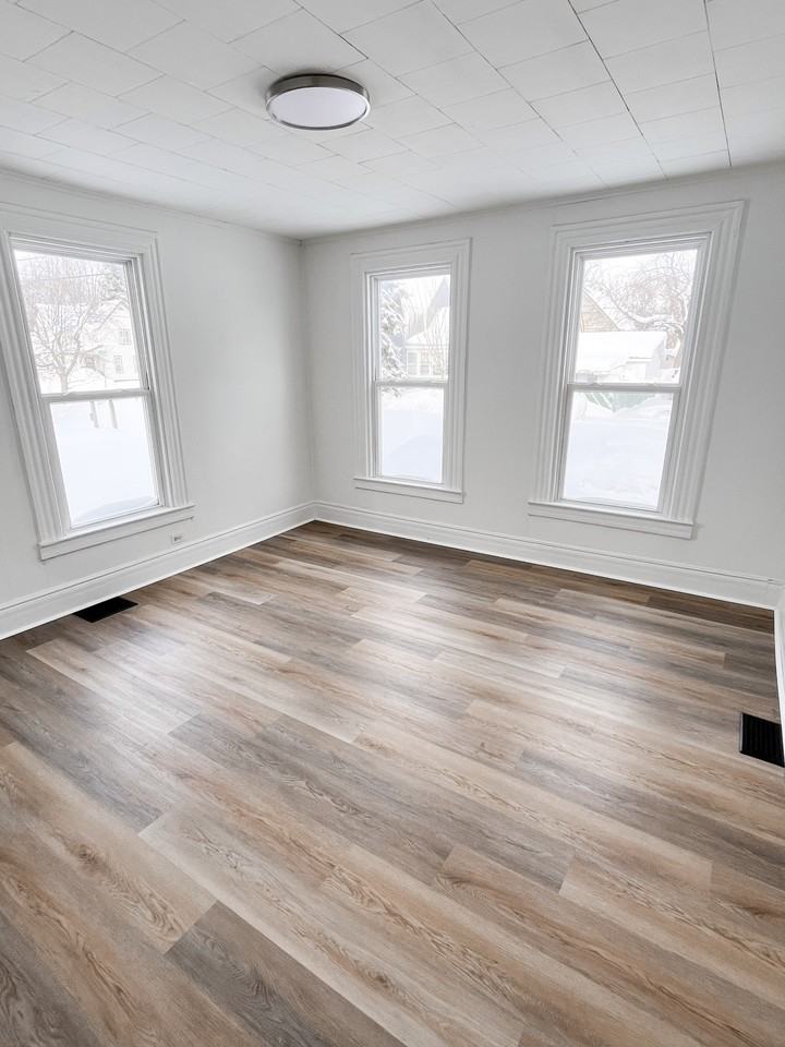 1019 Superior St Lowr #1 - Photo 4 of 19