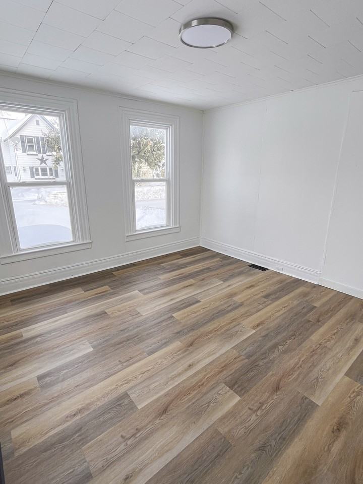 1019 Superior St Lowr #1 - Photo 5 of 19