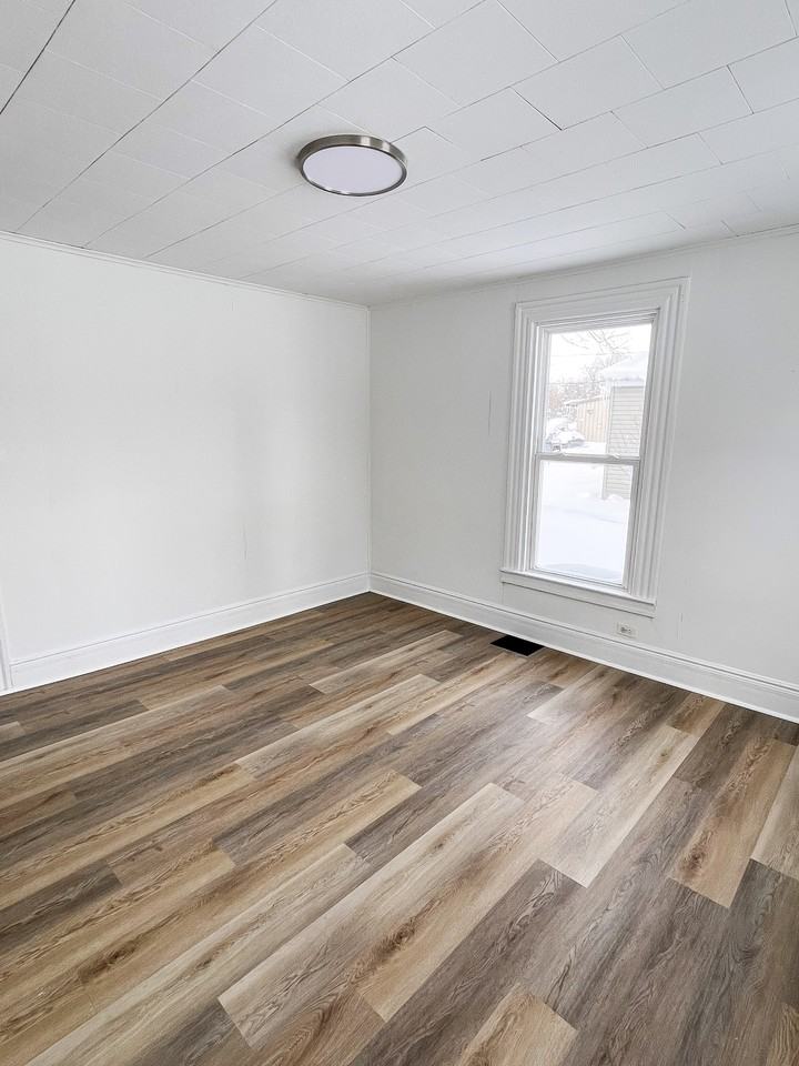 1019 Superior St Lowr #1 - Photo 7 of 19