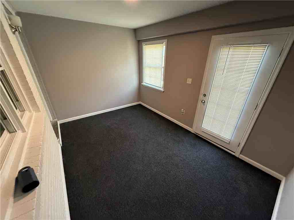 452 Hanover Ave - Photo 7 of 44