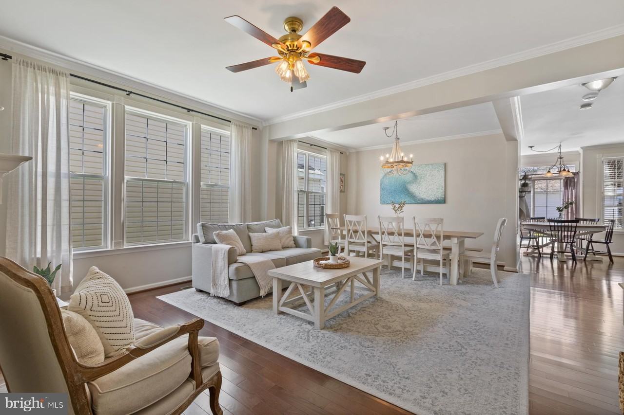 4933 Breeze Way - Photo 2 of 43