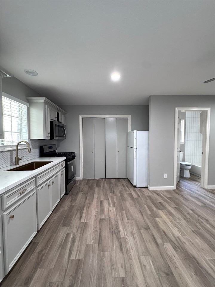 1514 Park St - Photo 3 of 8