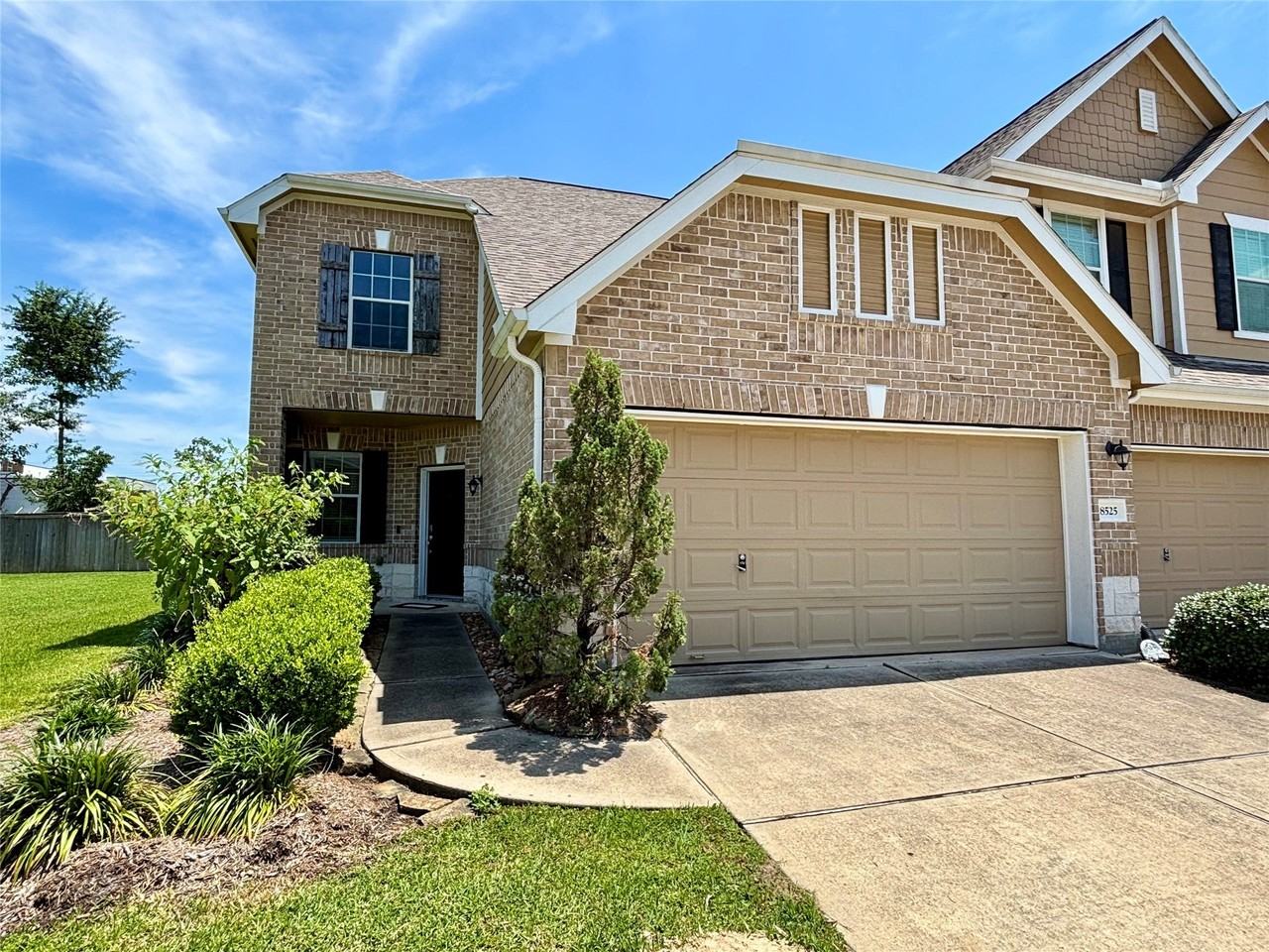 8525 Sunset Loch Dr - Photo 2 of 33