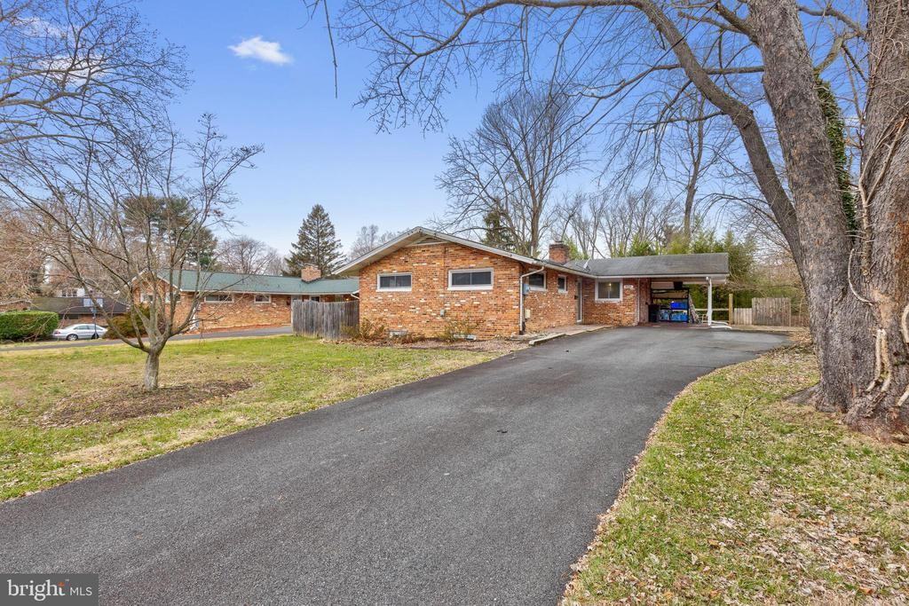 9920 Pinehurst Ave - Photo 3 of 28
