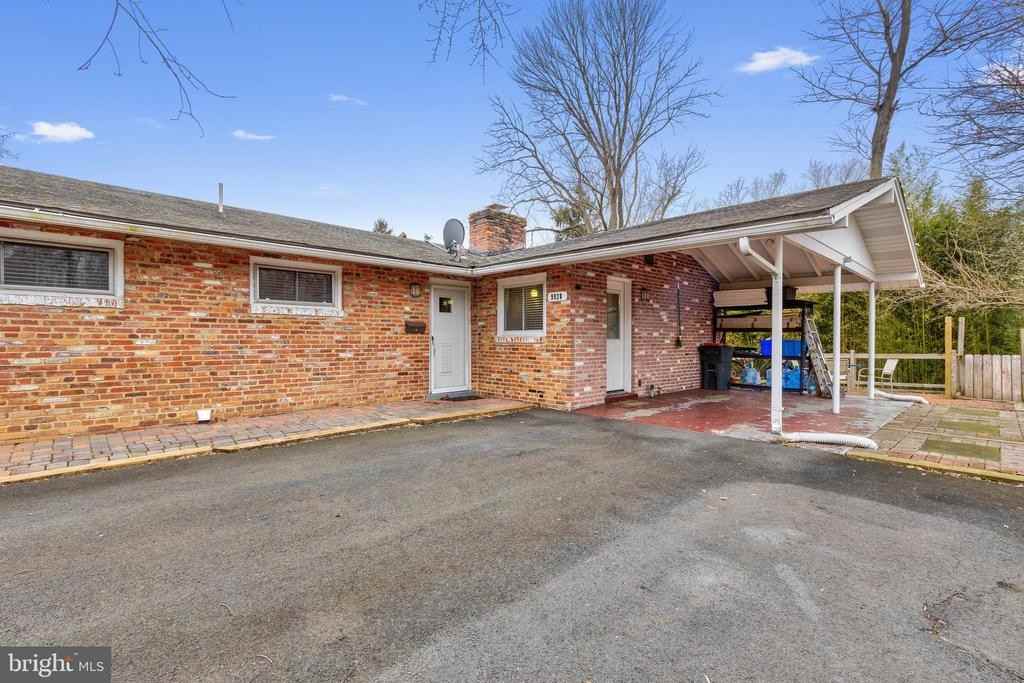 9920 Pinehurst Ave - Photo 4 of 28
