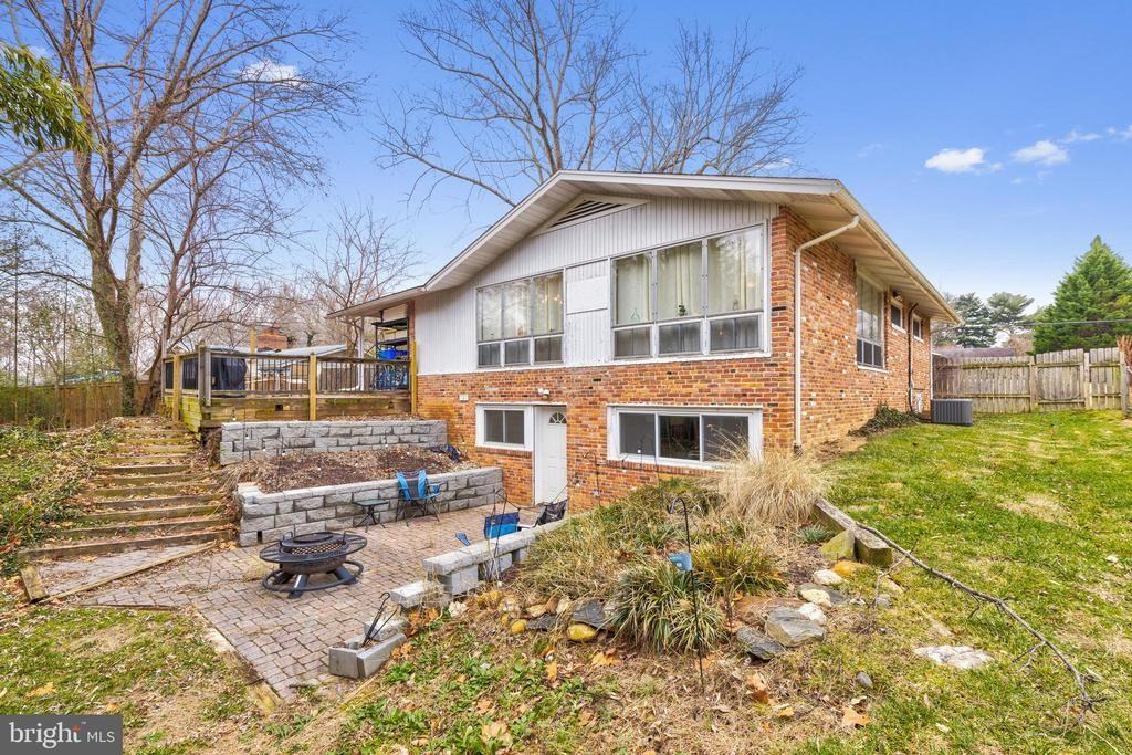 9920 Pinehurst Ave - Photo 5 of 28