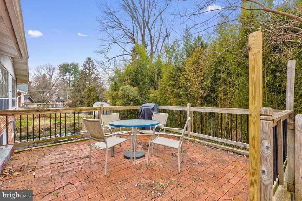 9920 Pinehurst Ave - Photo 6 of 28