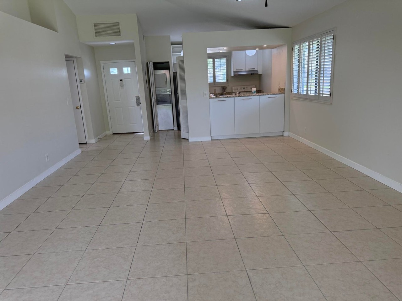 112 Club Dr - Photo 2 of 5