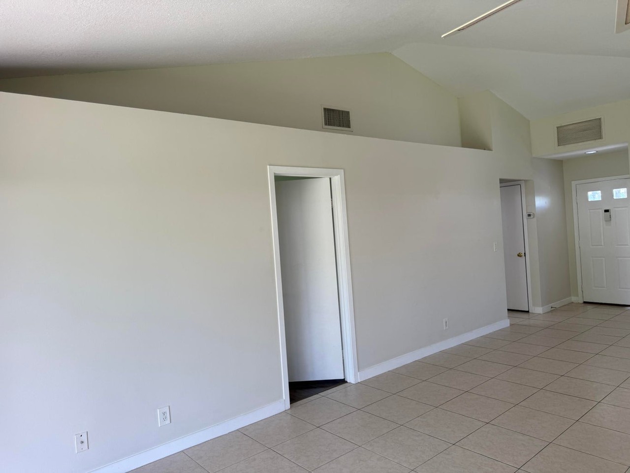112 Club Dr - Photo 3 of 5