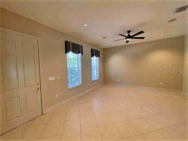 930 Greenlawn St - Photo 3 of 32
