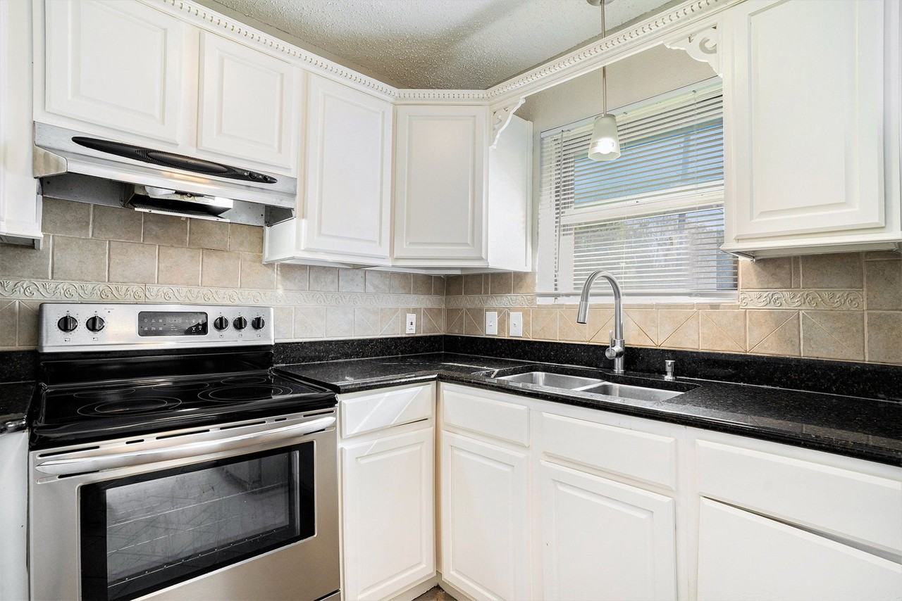 2701 3rd Ave N - Photo 5 of 23
