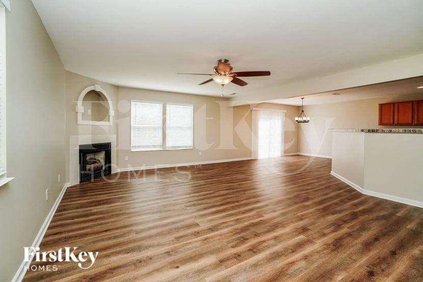 595 Professional Pkwy - Photo 2 of 15