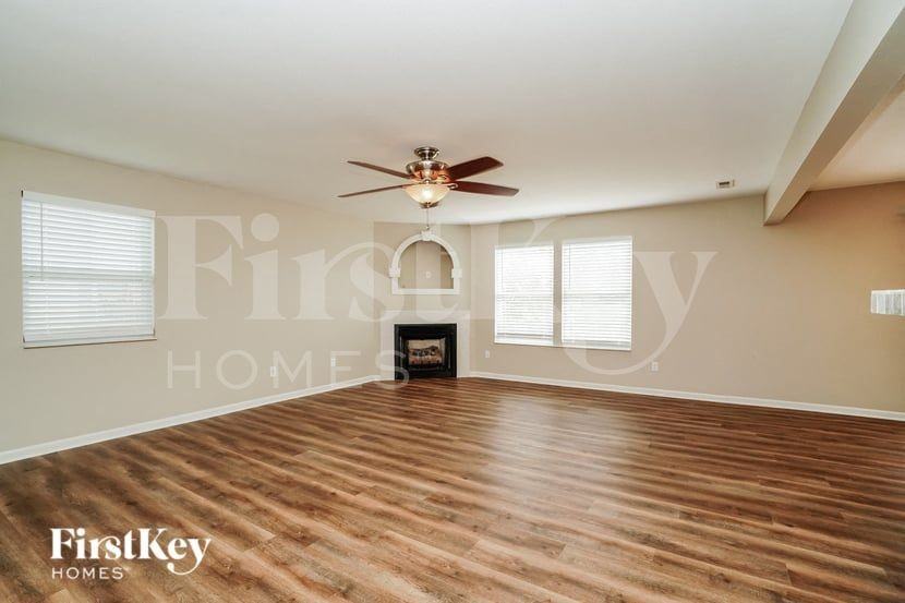 595 Professional Pkwy - Photo 3 of 15