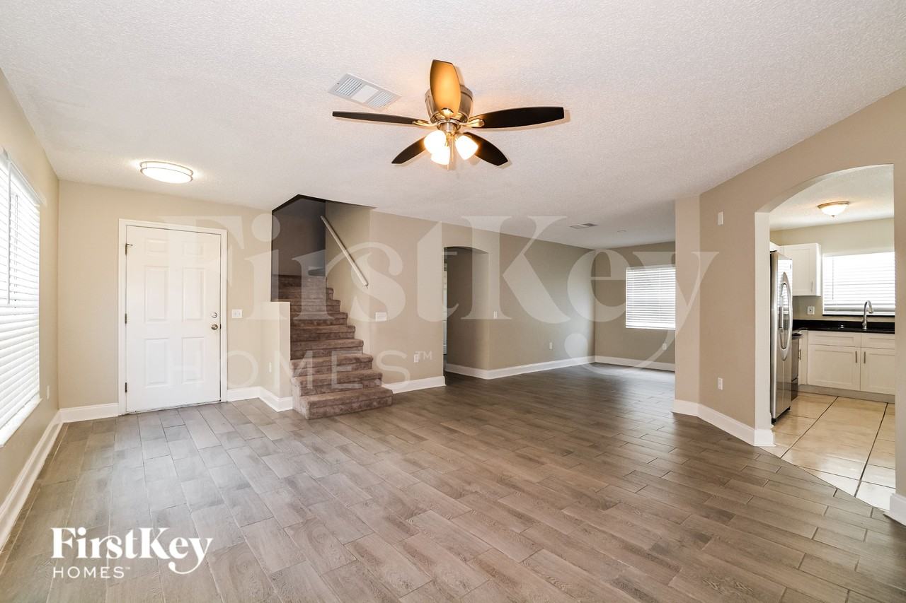 2514 Hamlet Ln - Photo 3 of 16