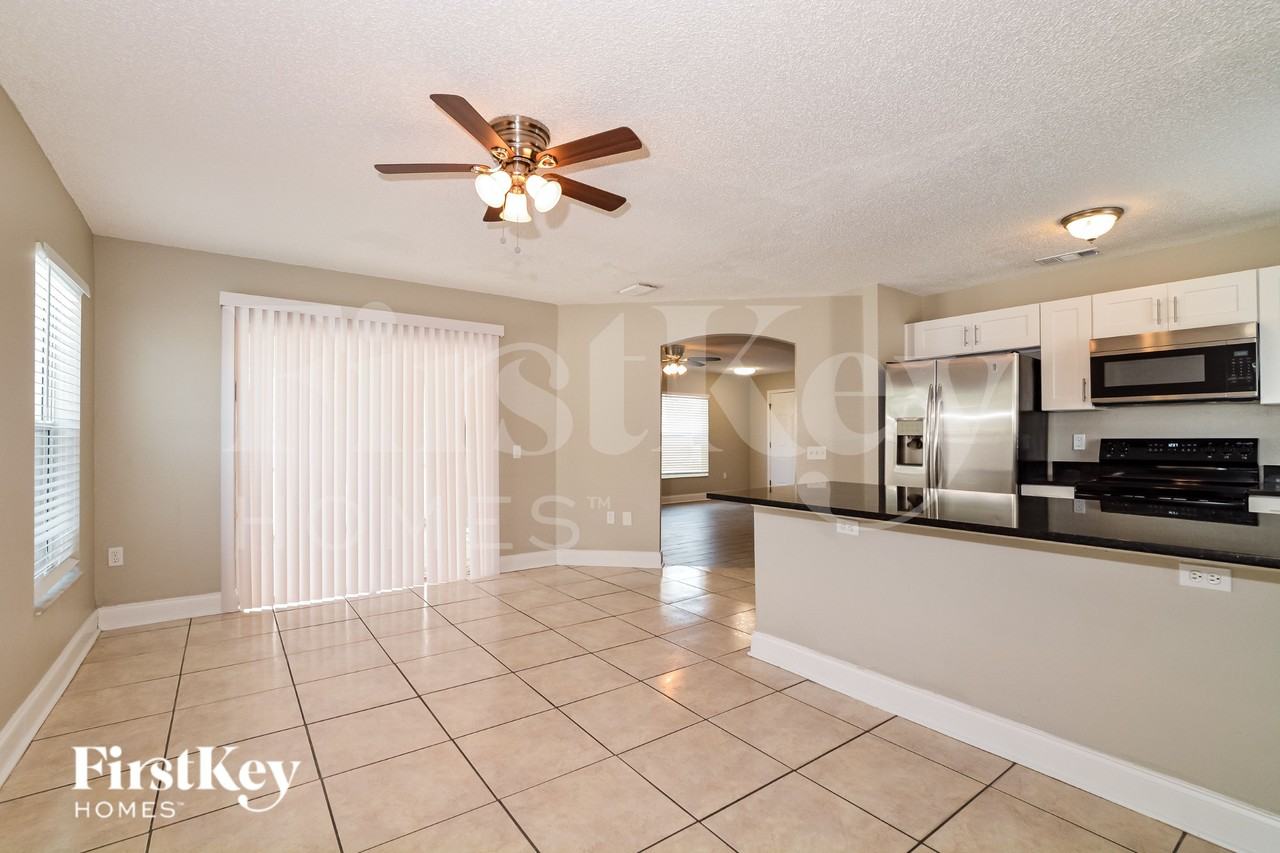 2514 Hamlet Ln - Photo 5 of 16