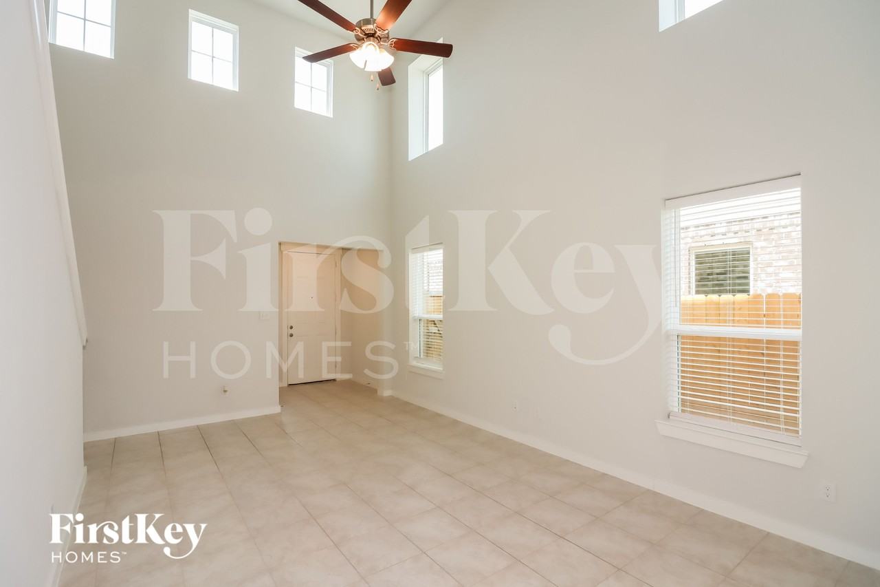 15418 Formaston Dr - Photo 3 of 16