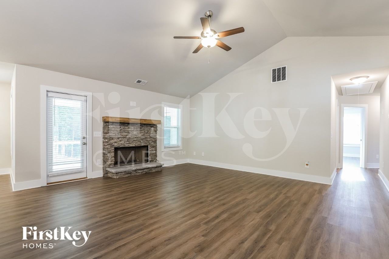 7110 Lawson Dr - Photo 4 of 15