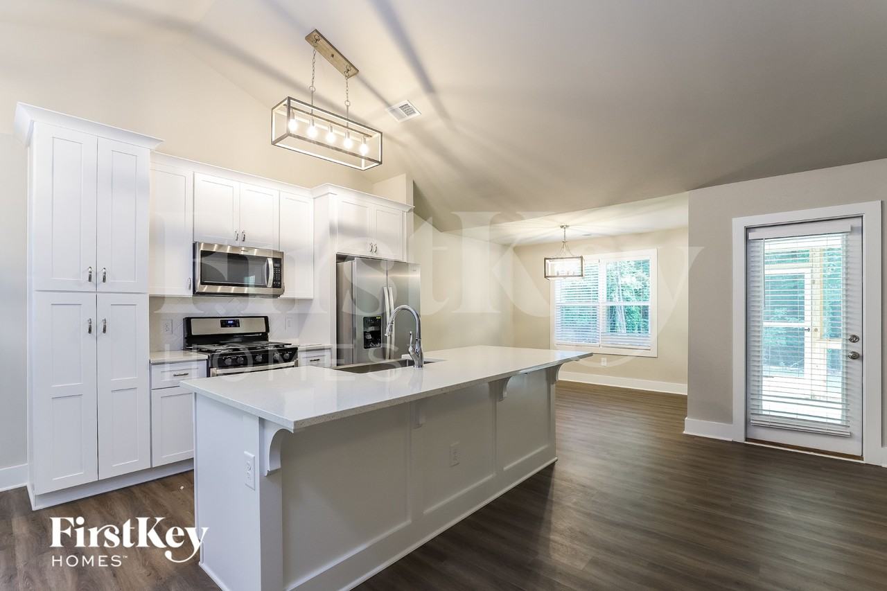 7110 Lawson Dr - Photo 5 of 15
