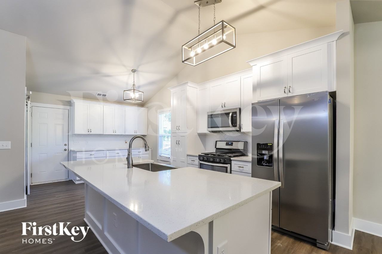 7110 Lawson Dr - Photo 6 of 15
