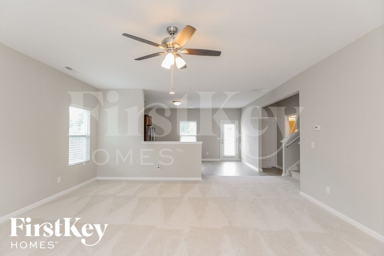 812 Southridge Dr - Photo 3 of 15