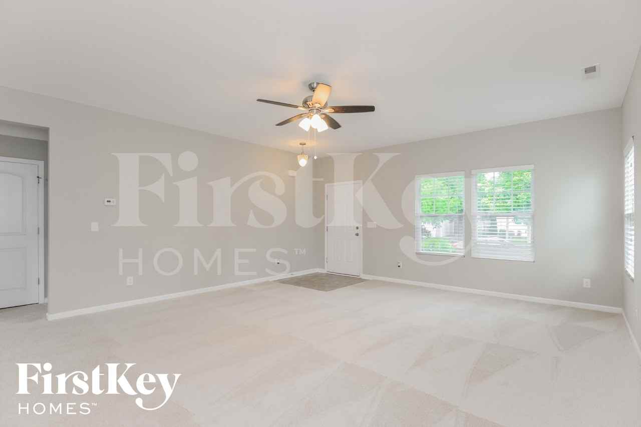 812 Southridge Dr - Photo 4 of 15