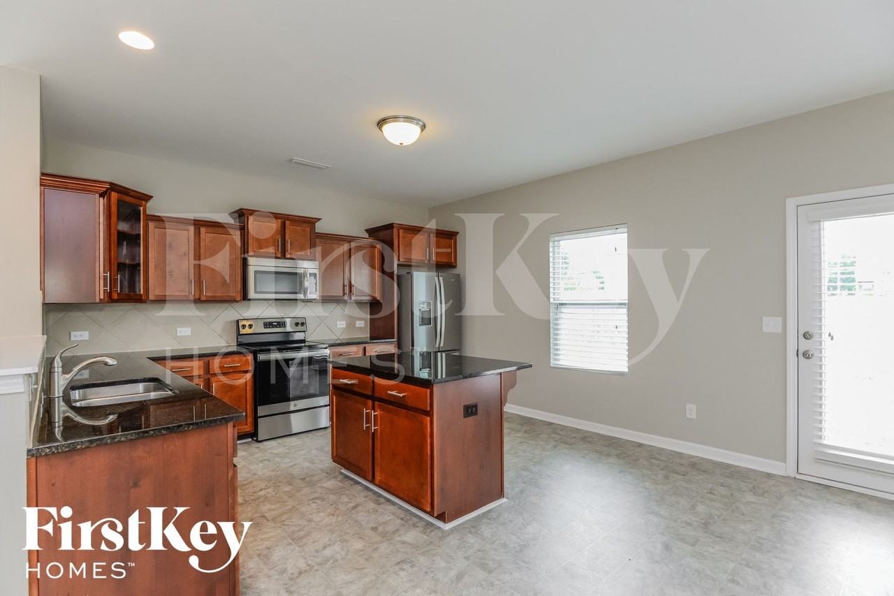 812 Southridge Dr - Photo 5 of 15
