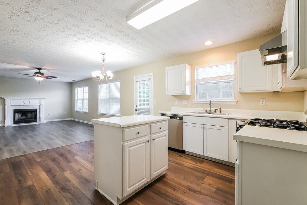4065 Crescent Walk Ln - Photo 7 of 17