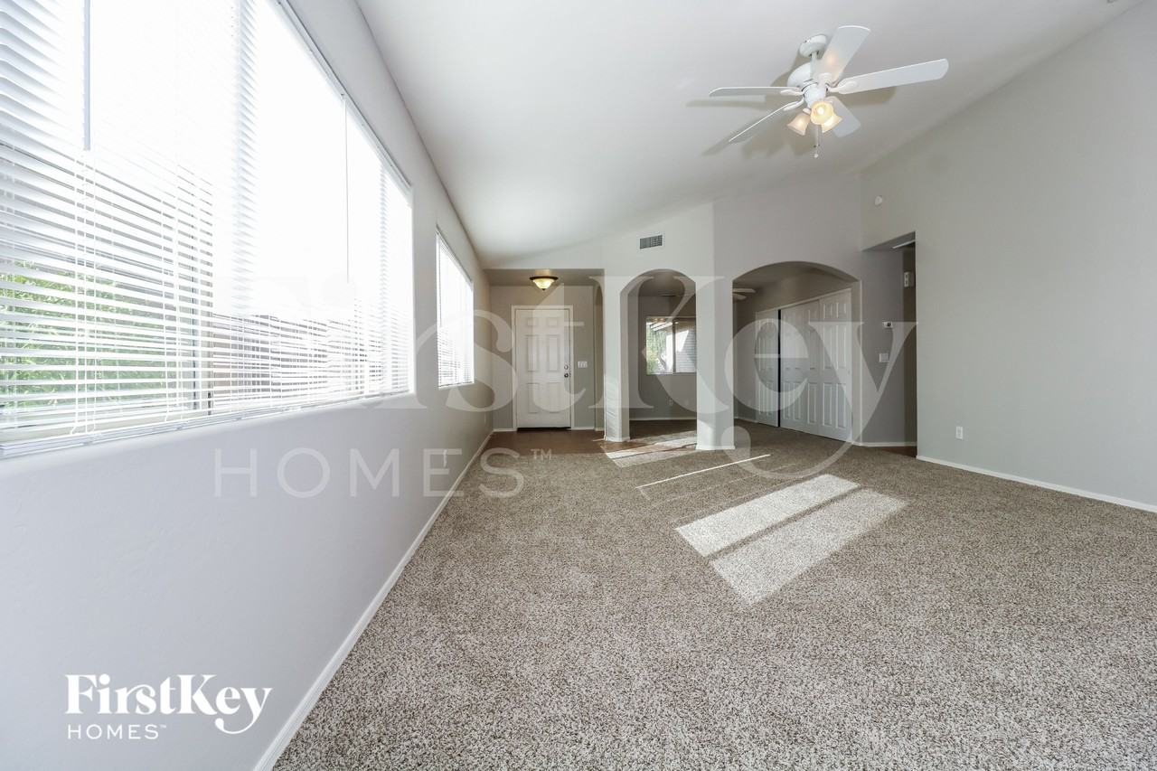 25757 W St Kateri Dr - Photo 4 of 16