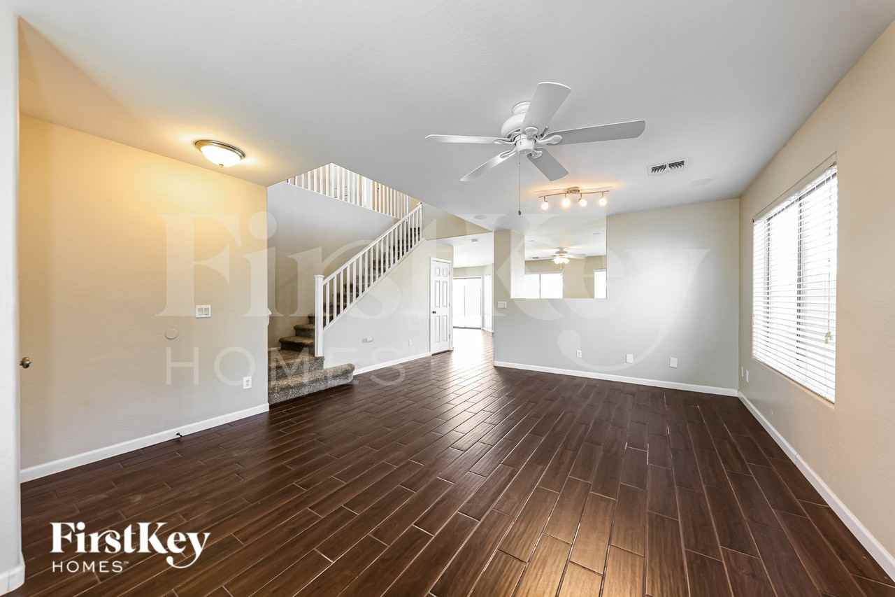 18089 W Westpark Blvd - Photo 2 of 19