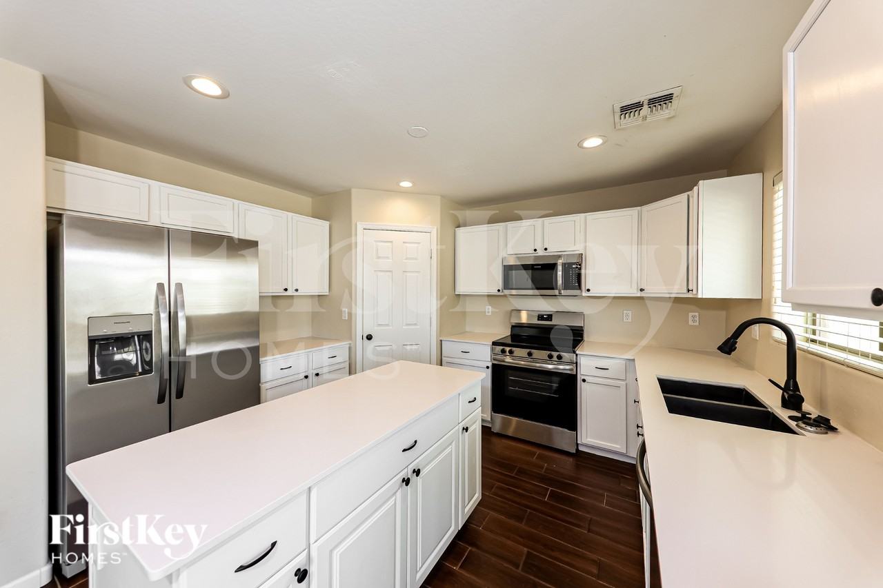 18089 W Westpark Blvd - Photo 7 of 19