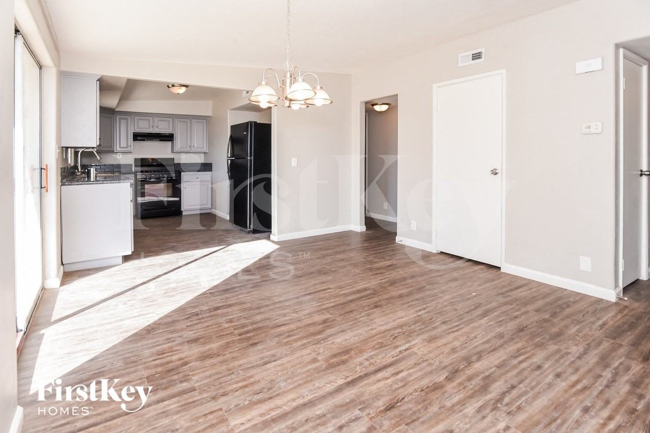 2085 Palora Ave - Photo 4 of 15