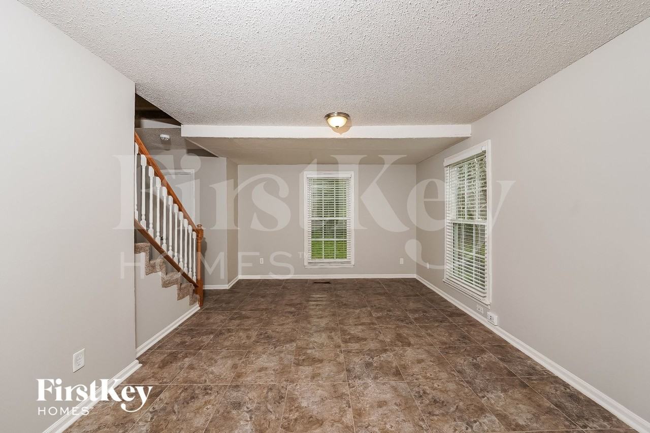 1731 Tudor Dr - Photo 2 of 15
