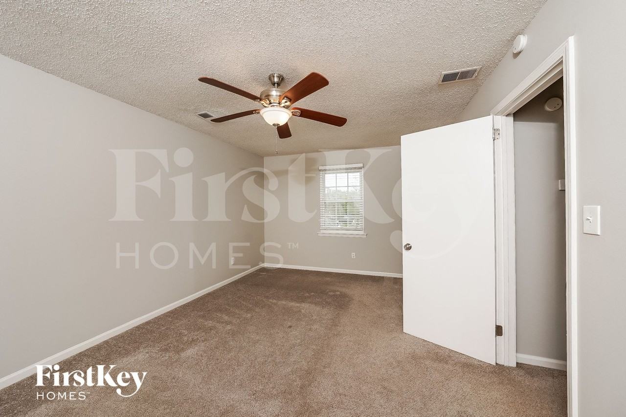 1731 Tudor Dr - Photo 5 of 15