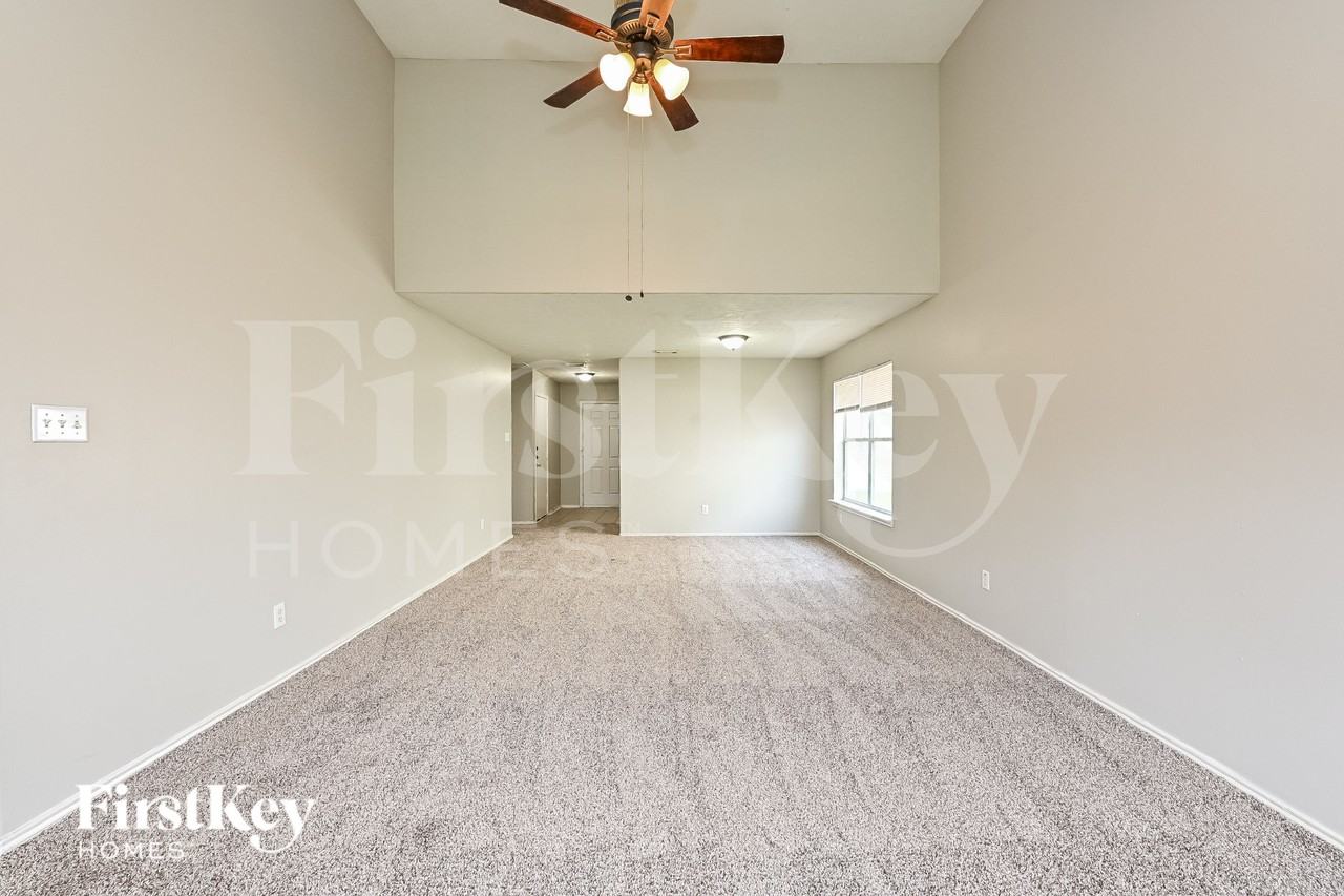 1319 Seagler Pond Ln - Photo 4 of 19