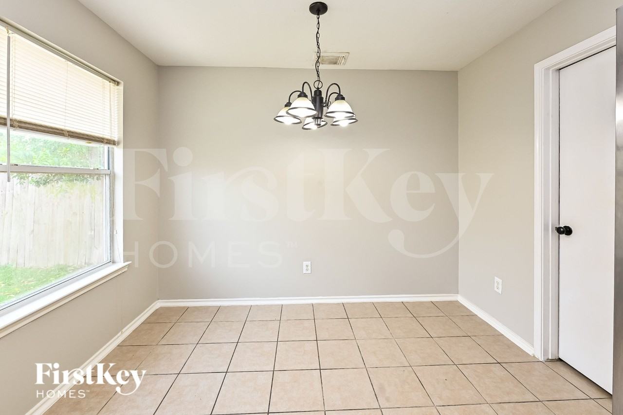 1319 Seagler Pond Ln - Photo 5 of 19